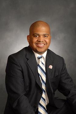 Photo of Kenneth Rodgers, senior project manager for multi-family housing at Coachella Valley Housing Corporation and a Tableau fellow