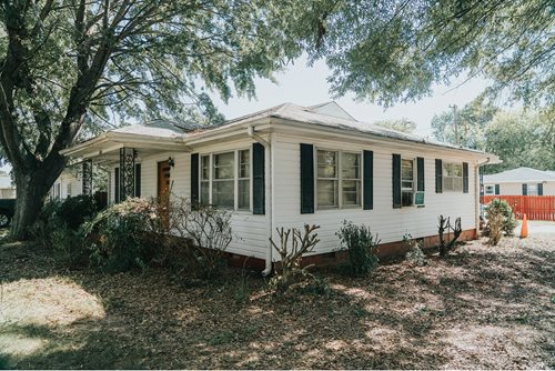 A spruced up yard in Alabama.